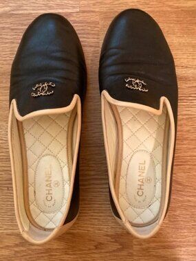 Chanel Authentic Vintage CC Logo Leather Loafers in Black & Beige – Size 36.5EU/
